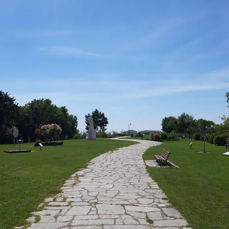 Captain's Beauty & Wellness House Tatil Evi Stratonion
